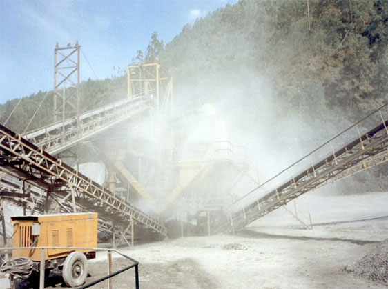 Dust Foam Suppression on a Crusher - Before Suppression